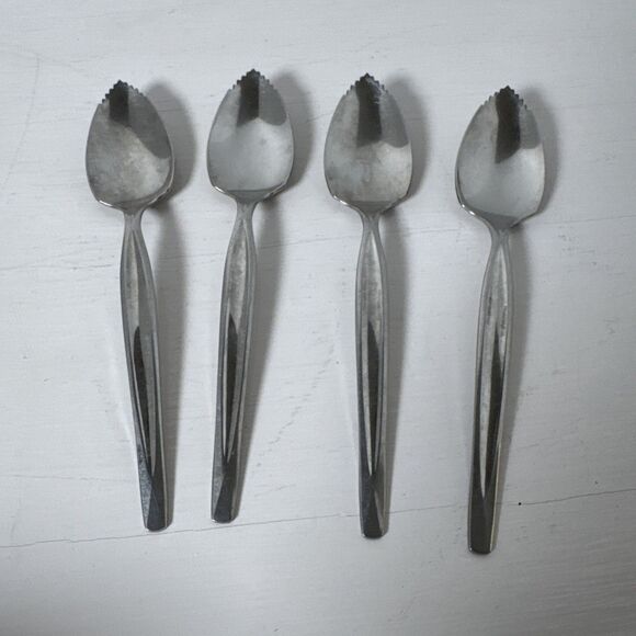 WM Rogers 4 Grapefruit Spoons Orange Citrus Fruit Silverplate Serrated Tip T… - Picture 1 of 10